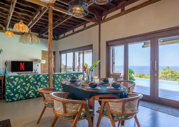 Sana With Panoramic Ocean Views & Infinity Pool شاليه آميدْ