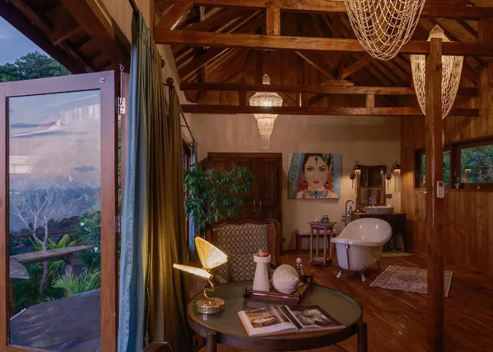Sana With Panoramic Ocean Views & Infinity Pool شاليه آميدْ